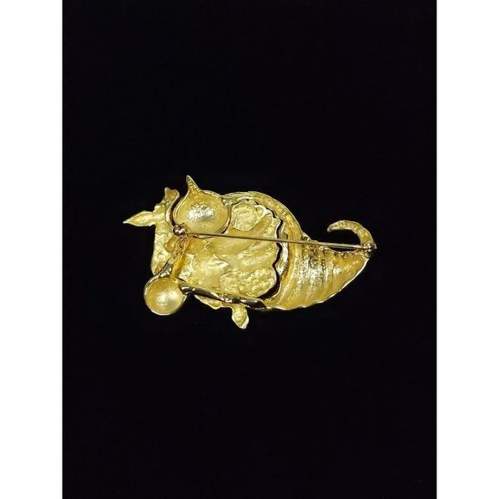 Vintage Thanksgiving Pin Brooch Cornucopia Harvest Gold‎ Tone Fruit Vegetables